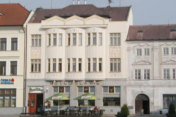 RESTAURACE HOTELU SLÁVIE (foto 1)