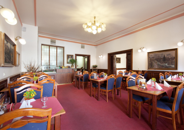 RESTAURACE HOTELU ČERNÝ OREL (foto 1)