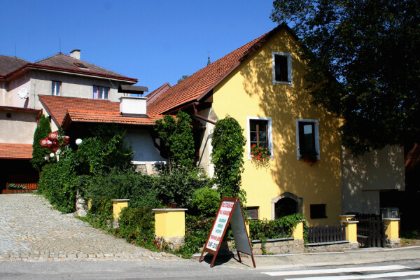 RESTAURACE NA KOVÁRNĚ MRÁKOTÍN (foto 1)