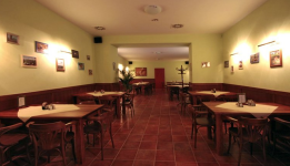 RESTAURACE SVĚT TŘEŠŤ (foto 2)