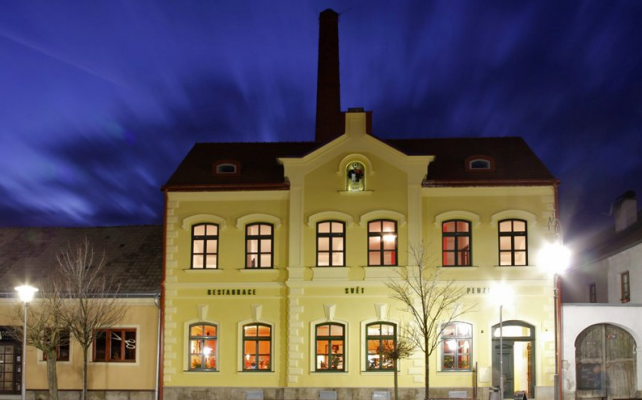 RESTAURACE SVĚT TŘEŠŤ (foto 1)