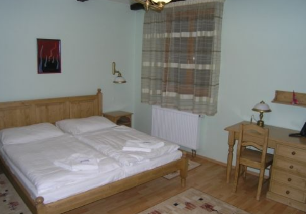 HOTEL A RESTAURACE U BÍLÉHO KONÍČKA (foto 1)