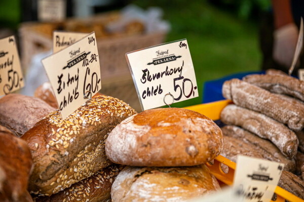 Farmářský trh s vánočním sortimentem (foto 1)