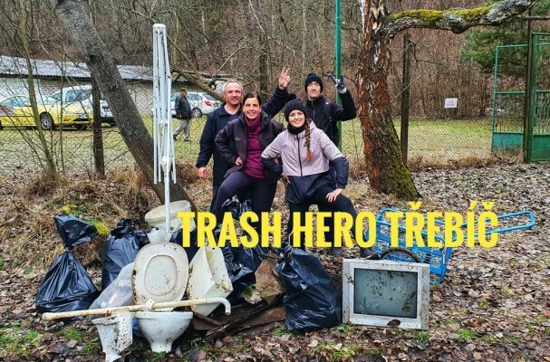 Trash Hero Třebíč dočišťuje Krajíčkovu stráň (foto 1)