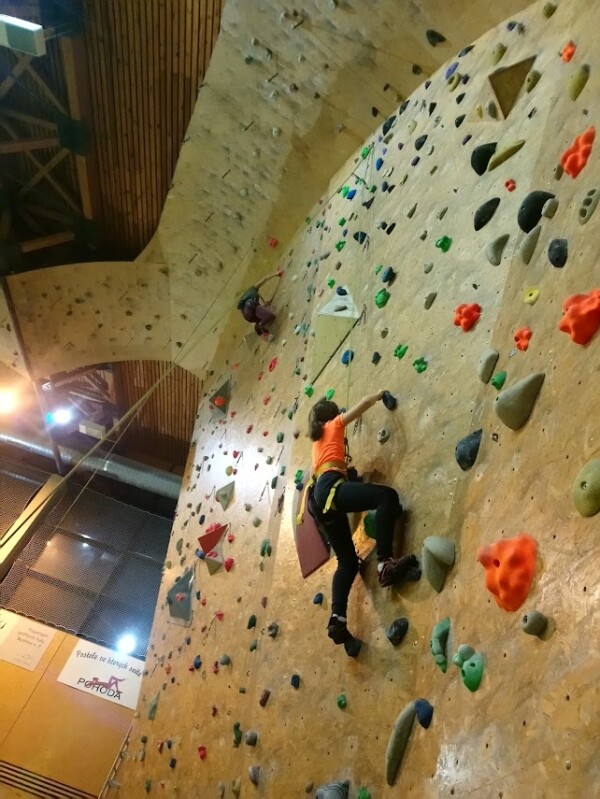 „S Trip Teamem o krok výš a dál“ umělá lezecká stěna Bystřice nad Pernštejnem (foto 1)