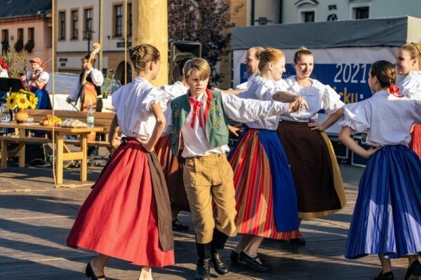 FOLKLORNÍ FESTIVAL "SETKÁNÍ NA PODHORÁCKU" (foto 1)