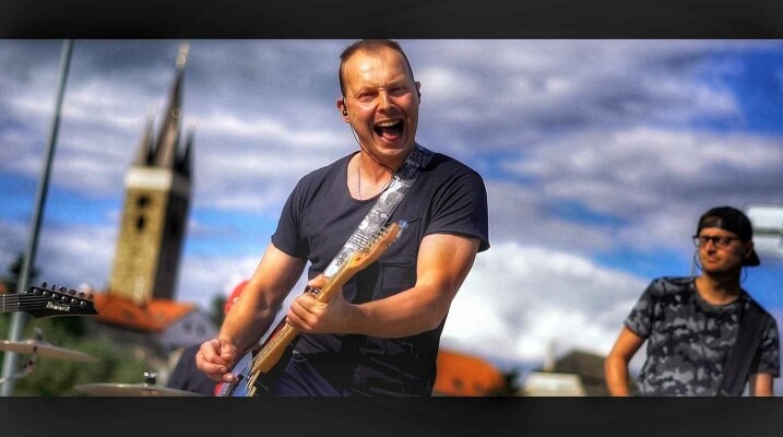 ZPÍVAJÍCÍ HASIČ (foto 1)