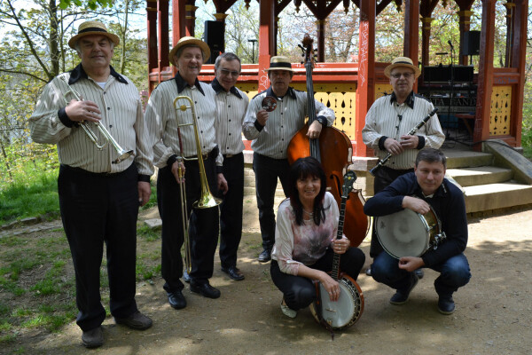 TATA BAND-tradiční promenádní jazzový koncert (foto 1)