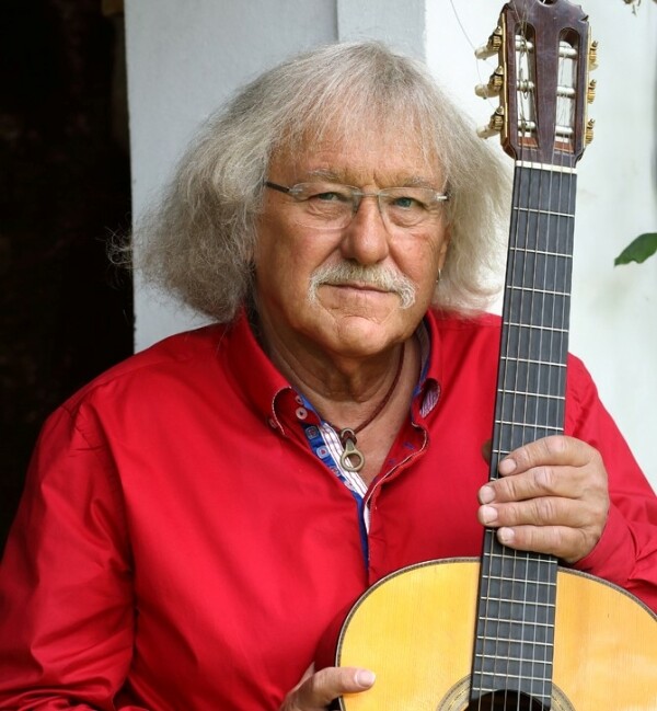 MIMOŘÁDNÝ KONCERT BHP – LUBOMÍR BRABEC – kytarový recitál (foto 1)