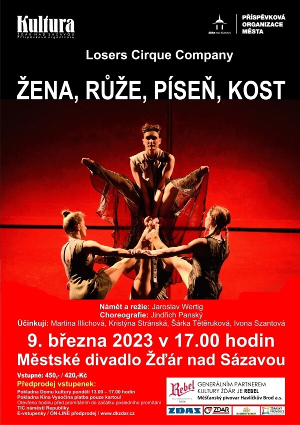 Žena, růže, píseň, kost (foto 1)