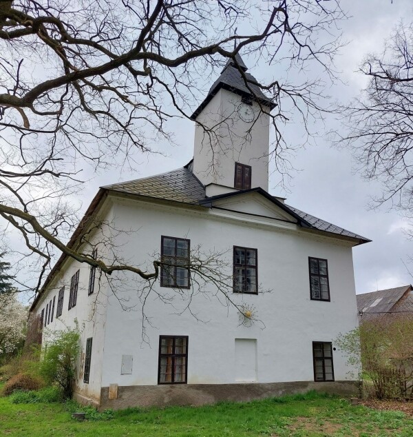 Petrkov - výtvarný ateliér pro děti, loutkové představení divadla Ka2 - Pověsti z Prahy, výstavy (foto 1)