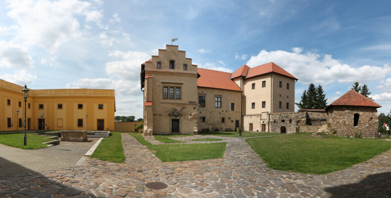 Sraz historických a retro kočárků (foto 1)