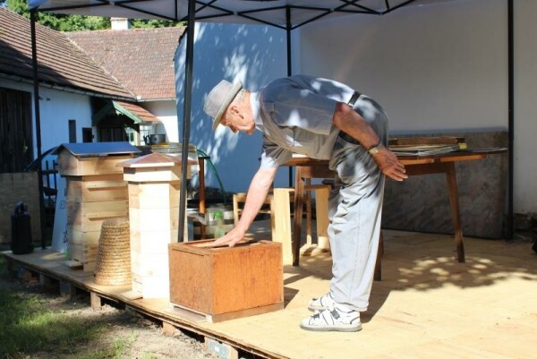 Přednáška - Přirozený styl chovu včel (foto 1)