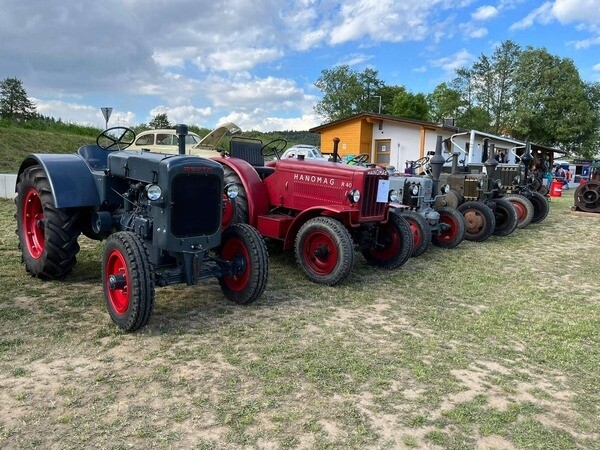 Výstava historických traktorů a strojů Jabloňov 2024 (foto 1)