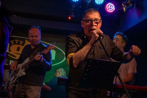 DR. VYKAPE  &amp; DIE VOGELMÄNNER - večírek s hvězdami (foto 1)