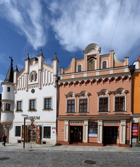 NOC V GALERII (foto 1)