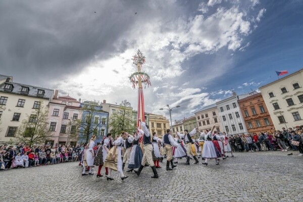 Zaplétání Máje a jarmark (foto 1)