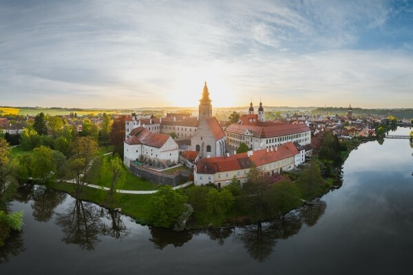 Koncert filmových melodií pod širým nebem v podání Symfonického orchestru Masarykovy univerzity (foto 1)