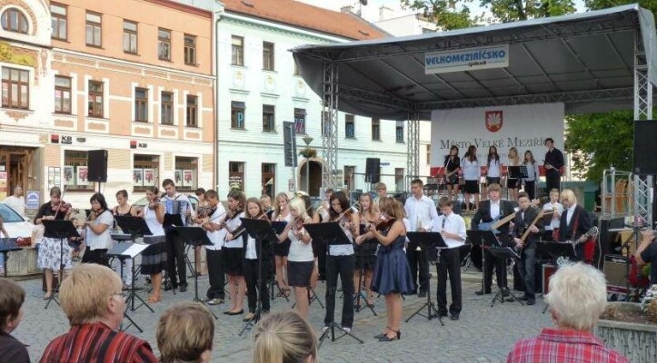 ZAHAJOVACÍ KONCERT KULTURNÍHO LÉTA -ZUŠ (foto 1)