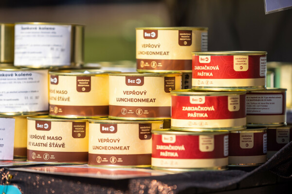 Farmářský trh - zahájení 15. ročníku (foto 1)