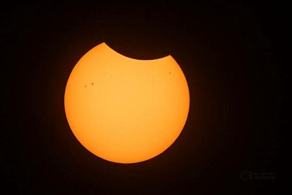 Mimořádné pozorování částečného zatmění Slunce (foto 1)