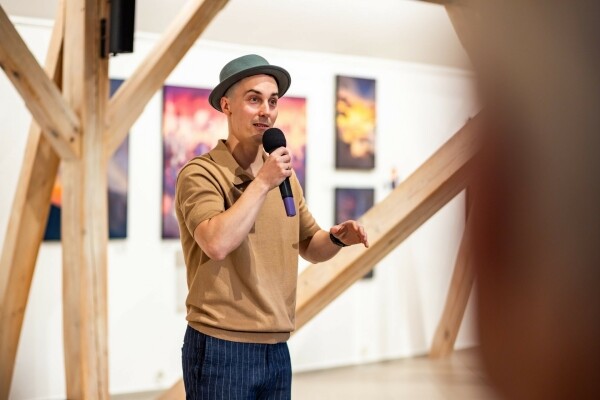 Komentovaná prohlídka výstavou Hromada Tomskiho ilustrací (foto 1)