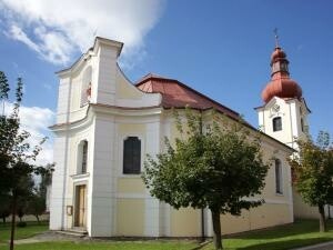 Kostel sv. Petra a Pavla v Bobrové (foto 1)