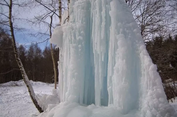 Lovětínský krápník – ledový stalagmit nedaleko Třeště (foto 1)