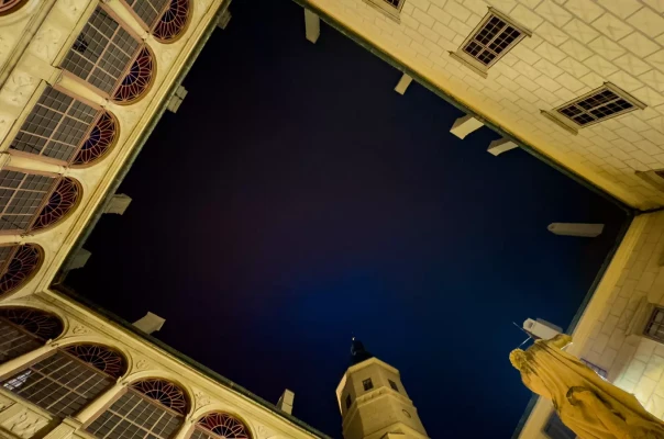 Večerní prohlídky s divadlem na zámku v Náměšti nad Oslavou (foto 1)