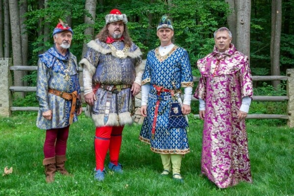 Pro slávu zlaté růže – divadelní prohlídky na Roštejně (foto 1)