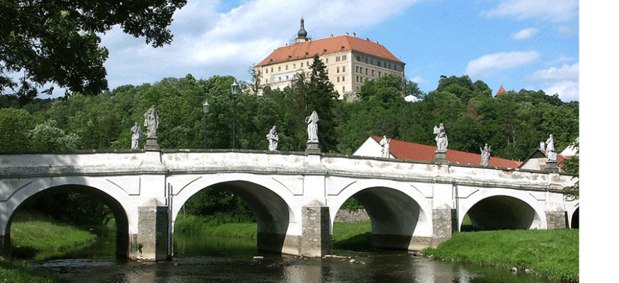 Folkové prázdniny na zámku v Náměšti nad Oslavou (foto 1)