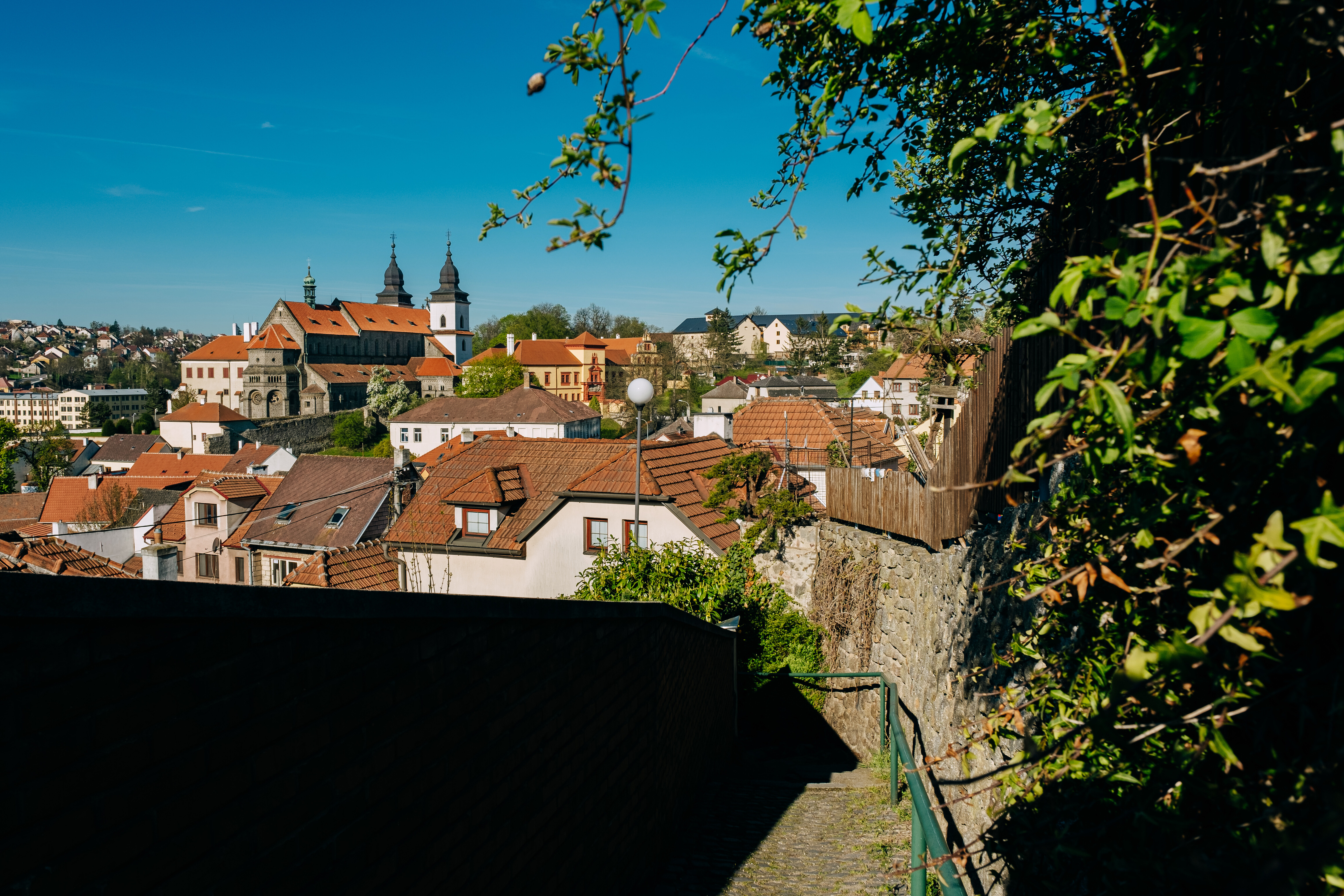 https://www.vysocina.eu/media/clanky/trebic-bazilika.jpg